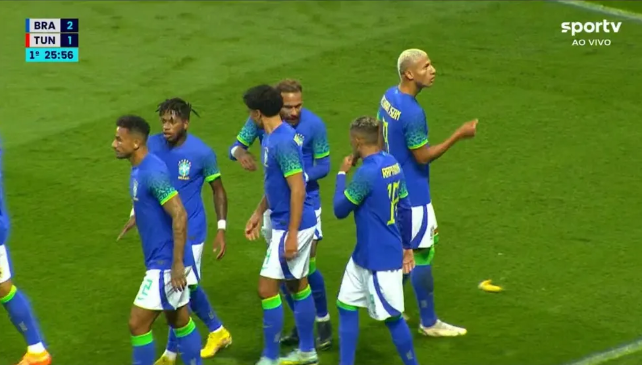 Richarlison é alvo de racismo em jogo do Brasil contra Tunísia. Clubes se solidarizam