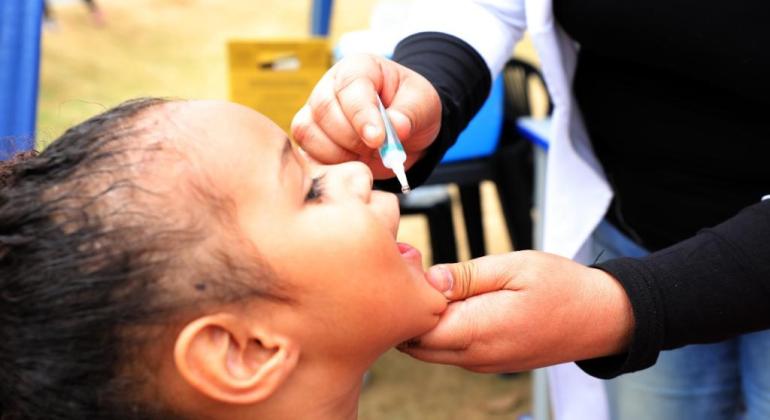 <strong>Mesmo abaixo da meta, BH é a terceira capital que mais vacinou crianças contra poliomielite</strong>