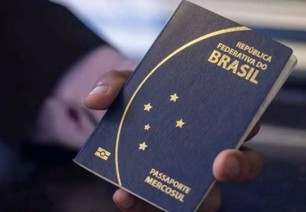 Por falta de verba, Polícia Federal suspende confecção de passaportes