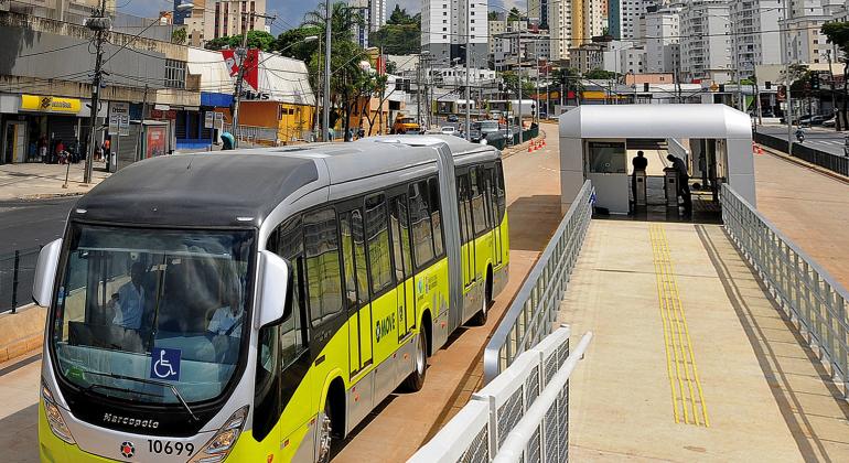 Nova linha de ônibus começa a operar nesta sexta-feira (8) em BH