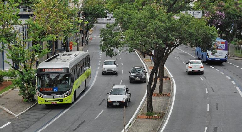 PBH abre consulta pública sobre faixa exclusiva para ônibus na Av. Abílio Machado