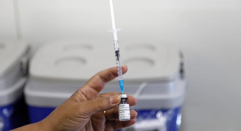 Belo Horizonte começa a vacinar nesta sexta (8) público de 12 a 14 anos contra dengue