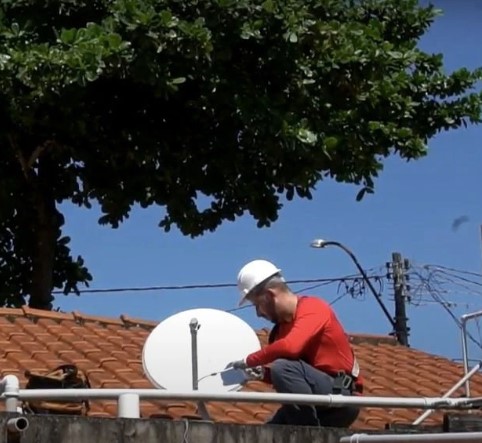 Troca gratuita de antena parabólica chega a mais 26 mil famílias de 77 cidades de Minas