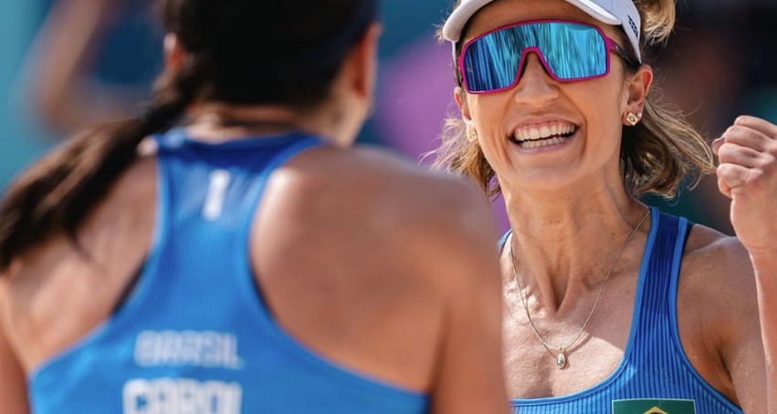 Carol e Bárbara atropelam lituanas e avançam às oitavas no vôlei de praia