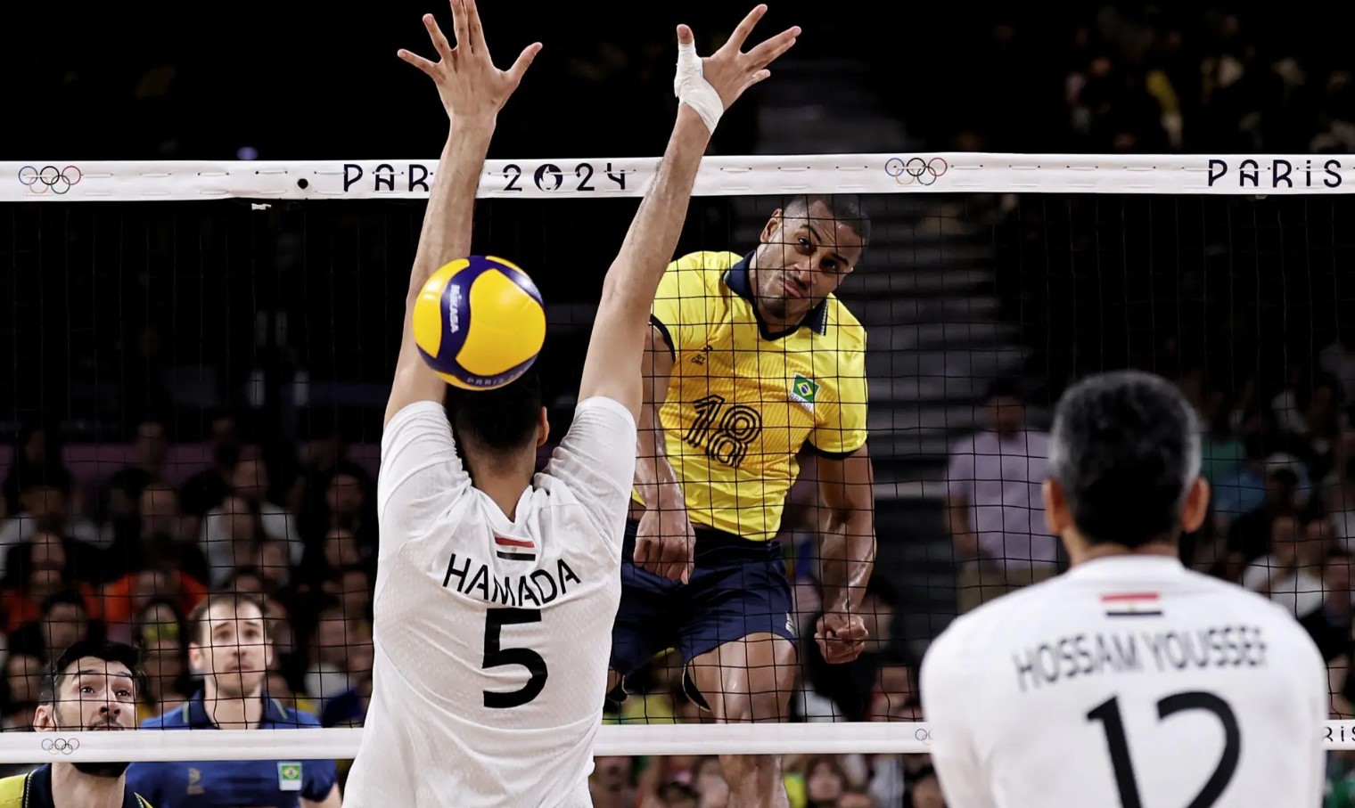 Vôlei masculino: Brasil vence Egito e se garante nas quartas em Paris