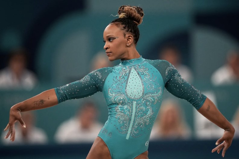 Rebeca é ouro no solo e vira maior medalhista olímpica do Brasil