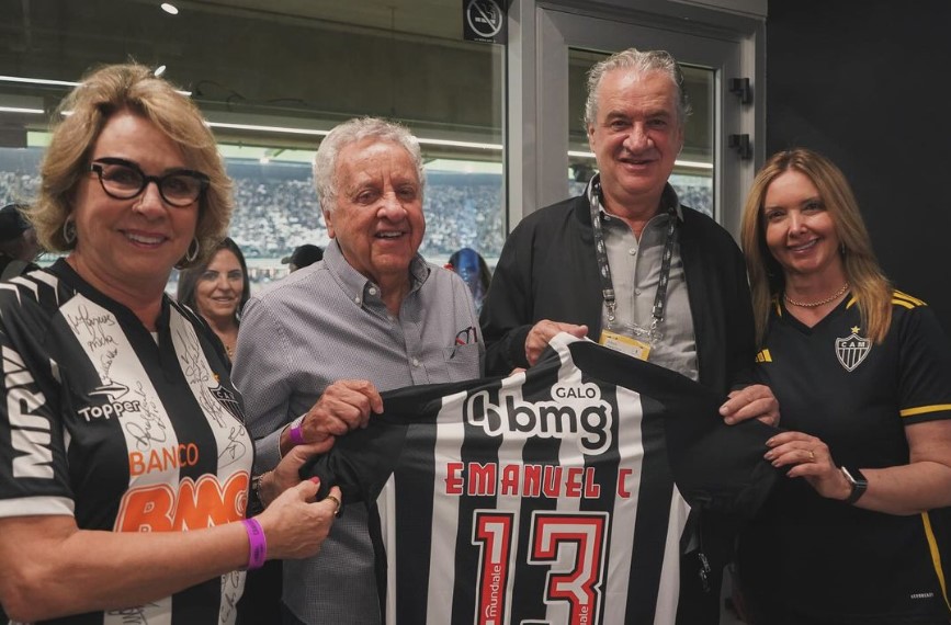 Emanuel Carneiro, fundador da Light FM, recebe título de Imortal do Galo  