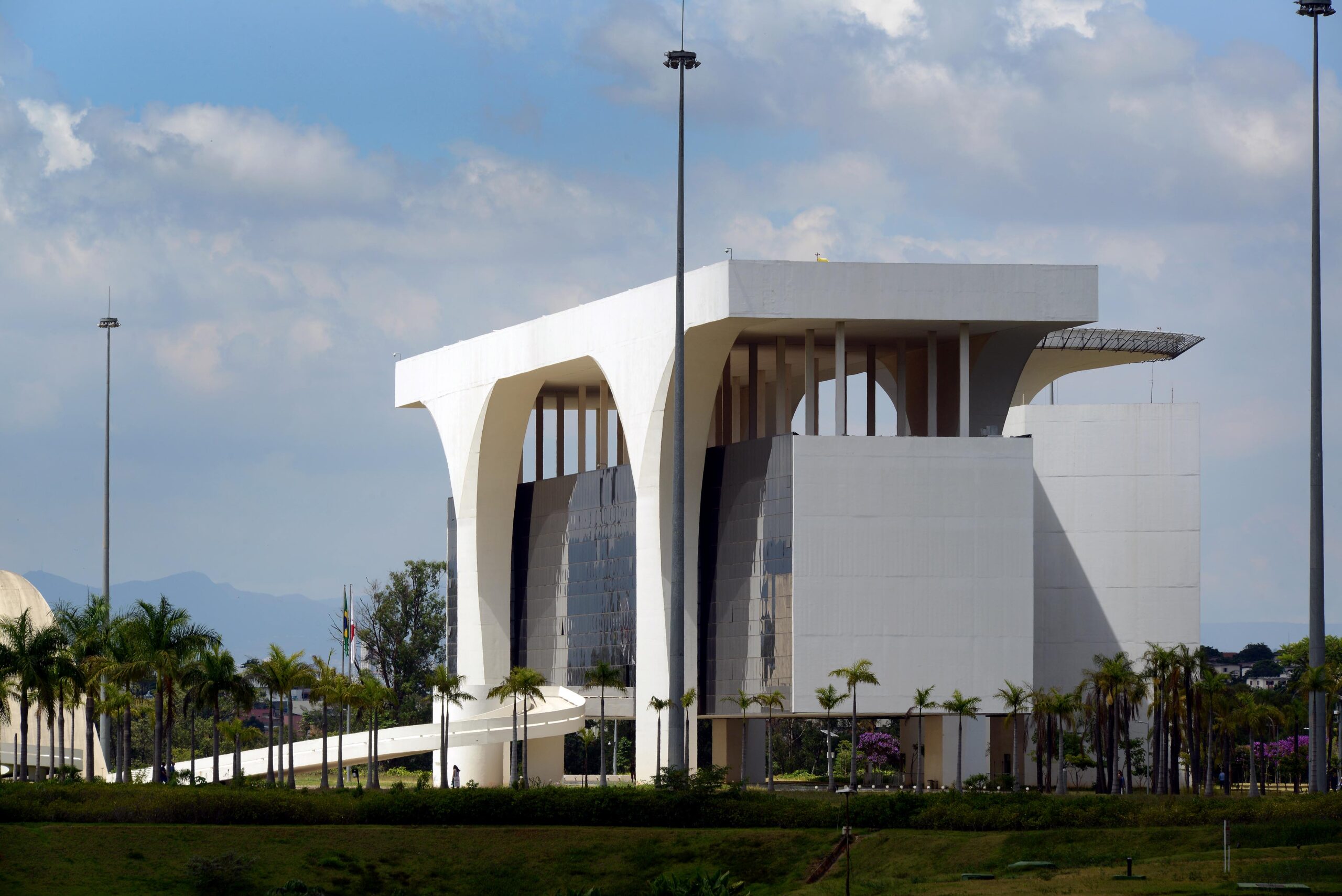 STF valida decisões que suspenderam prazo para MG aderir ao RRF