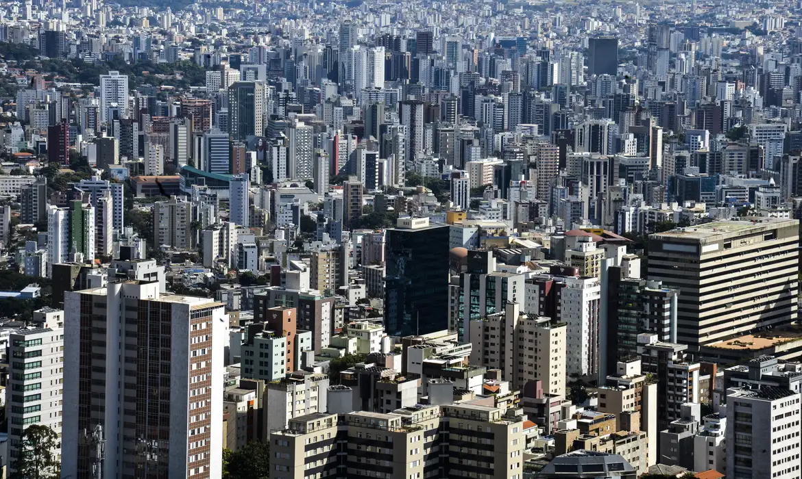 Após onda de calor, temperatura deve despencar em BH na segunda-feira (26)