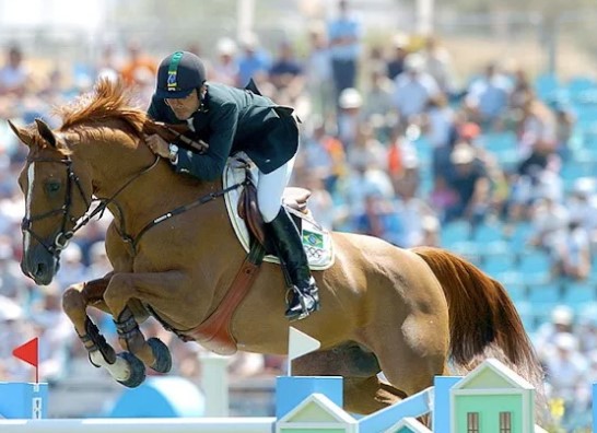 Rodrigo Pessoa e Stephen Barcha conquistam vaga para final do hipismo