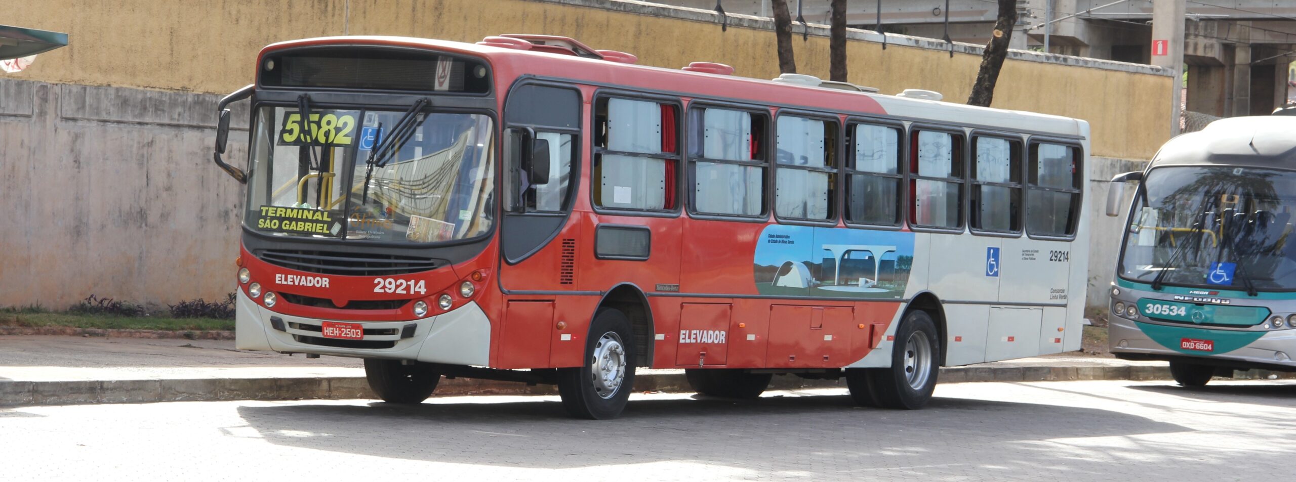 Governo de Minas assina acordo para compra de 600 novos ônibus para o transporte metropolitano