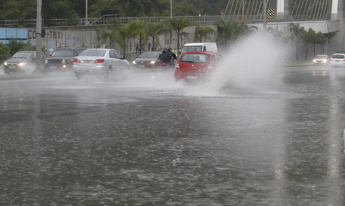 Ciclone extratropical se forma nesta quinta-feira e pode provocar tempestades em Minas Gerais