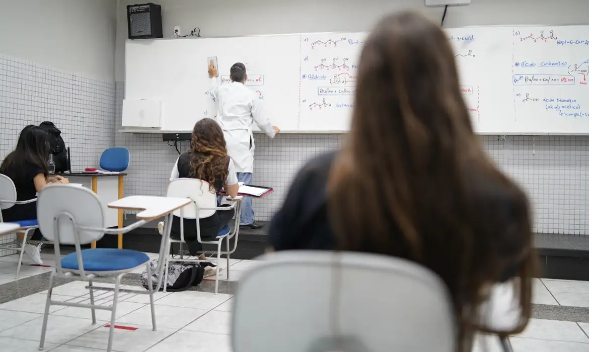 MEC estuda usar Enade como seleção unificada para professores