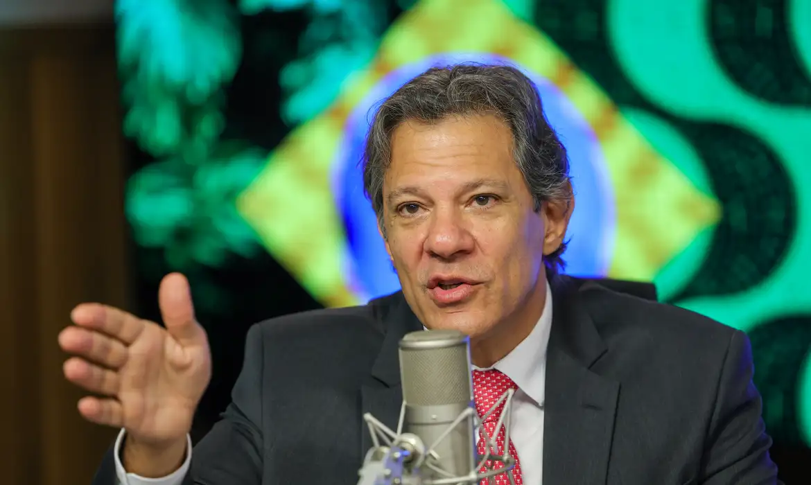 Haddad anuncia isenção de IR para quem ganha até R$ 5 mil