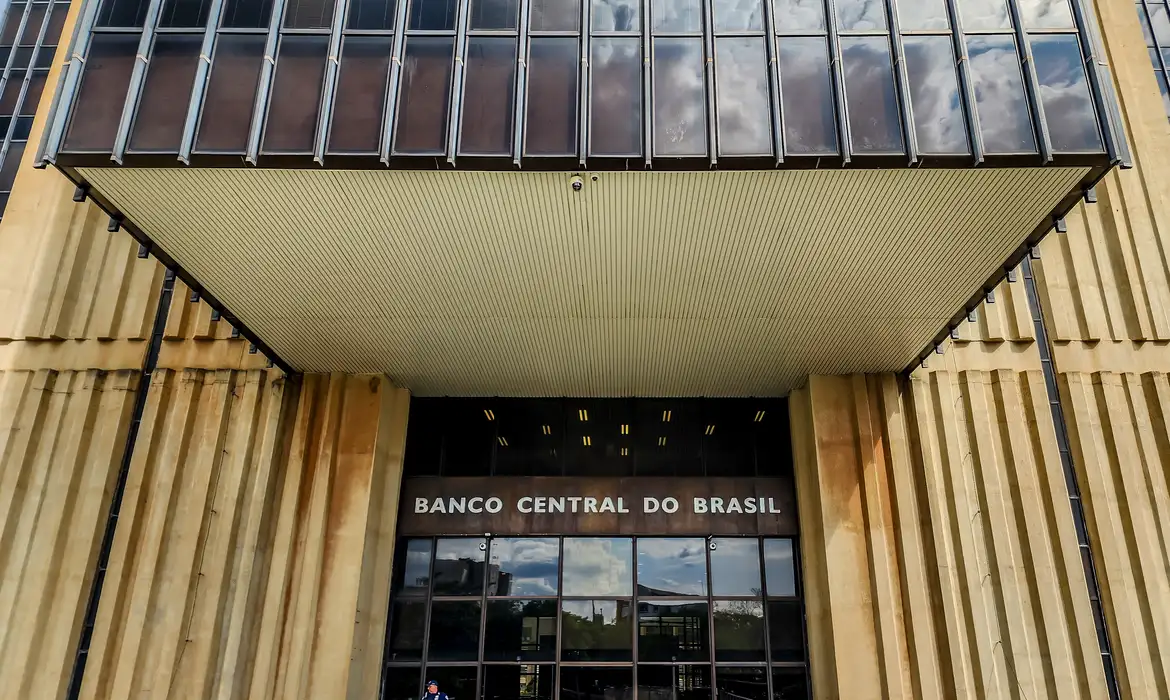 Copom eleva juros básicos da economia para 12,25% ao ano