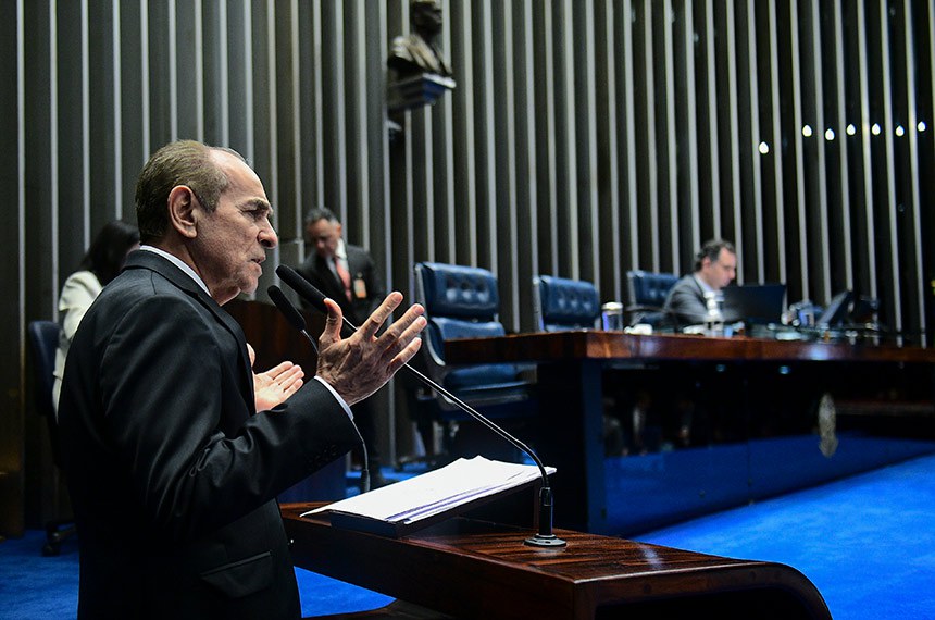 Senado aprova PEC que corta gastos e restringe abono do PIS/Pasep