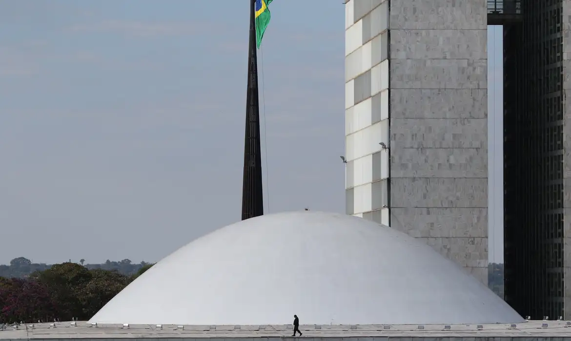 Senado aprova projeto para refinanciar dívida de Minas e outros estados com a União