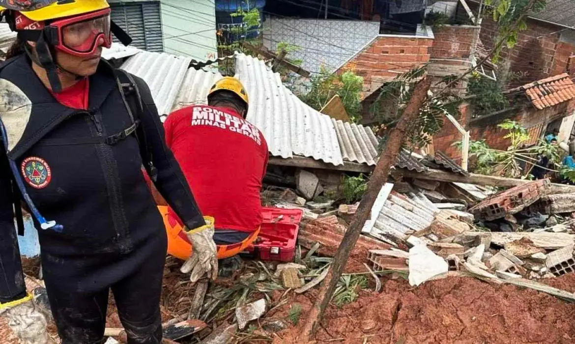 Após temporal em Ipatinga, sobe para 24 o número de mortes provocadas pelas chuvas em Minas