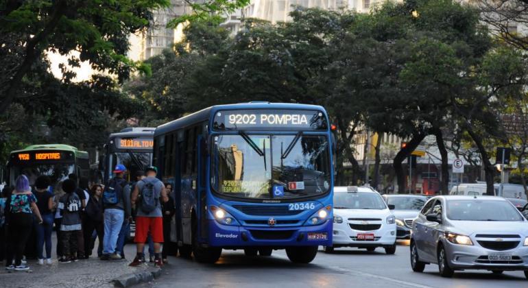 Usuários pagam mais caro pela passagem de ônibus em BH no 1° dia útil do ano