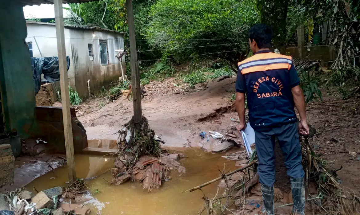 Minas chega a 100 municípios em emergência ou calamidade por causa das chuvas  