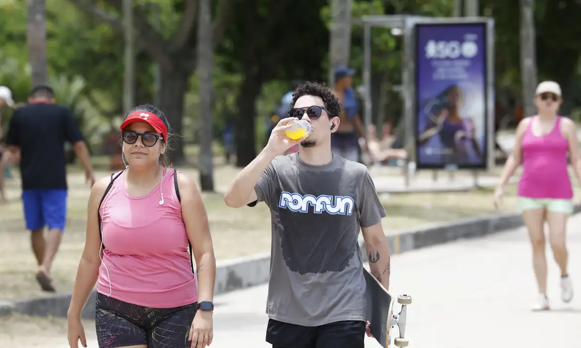 Calor aumenta hoje no Sudeste e BH pode ter máxima de 34°C