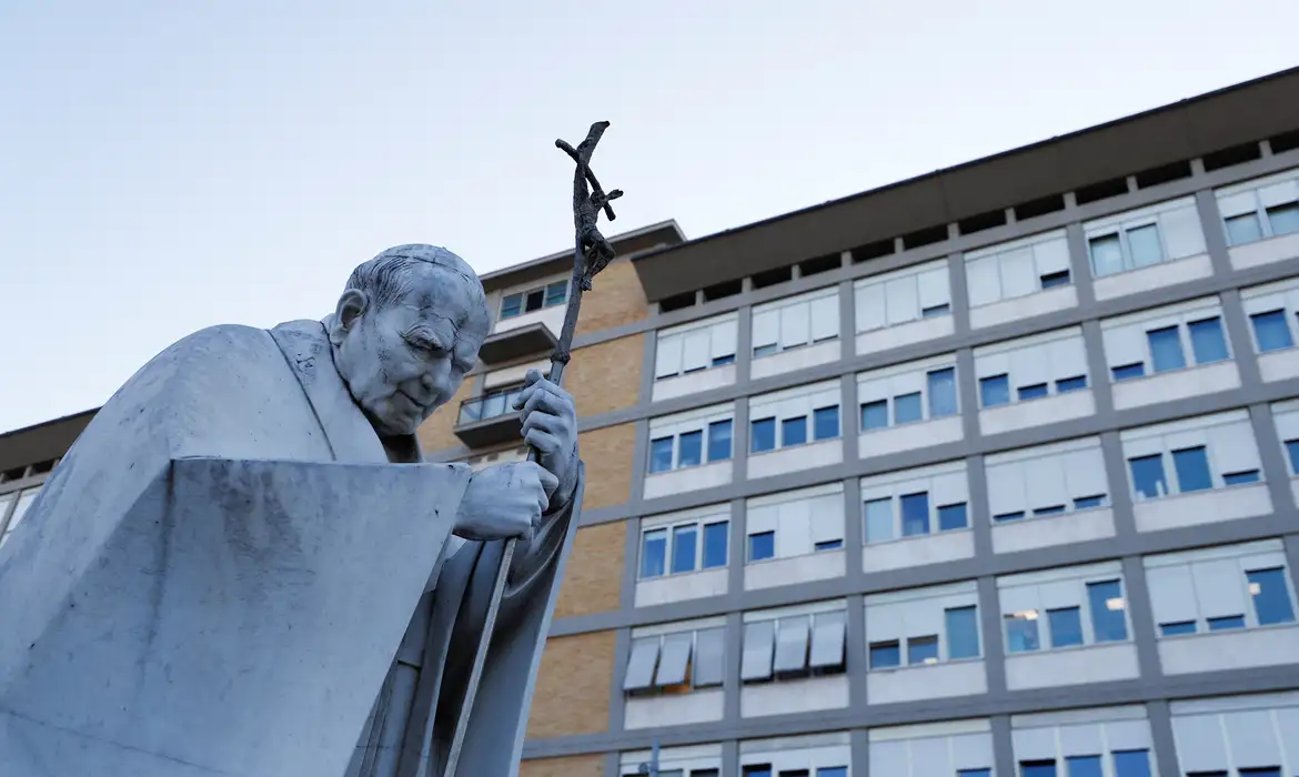 Papa Francisco tem dois episódios de insuficiência respiratória aguda
