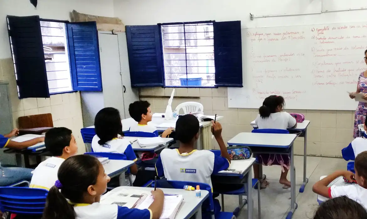 Educação básica ainda não retomou níveis pré-pandemia