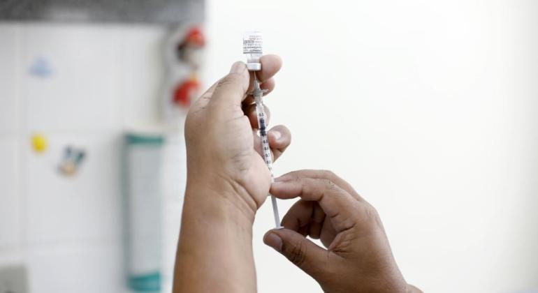 Vacinação contra a dengue é retomada nesta sexta (11), em BH