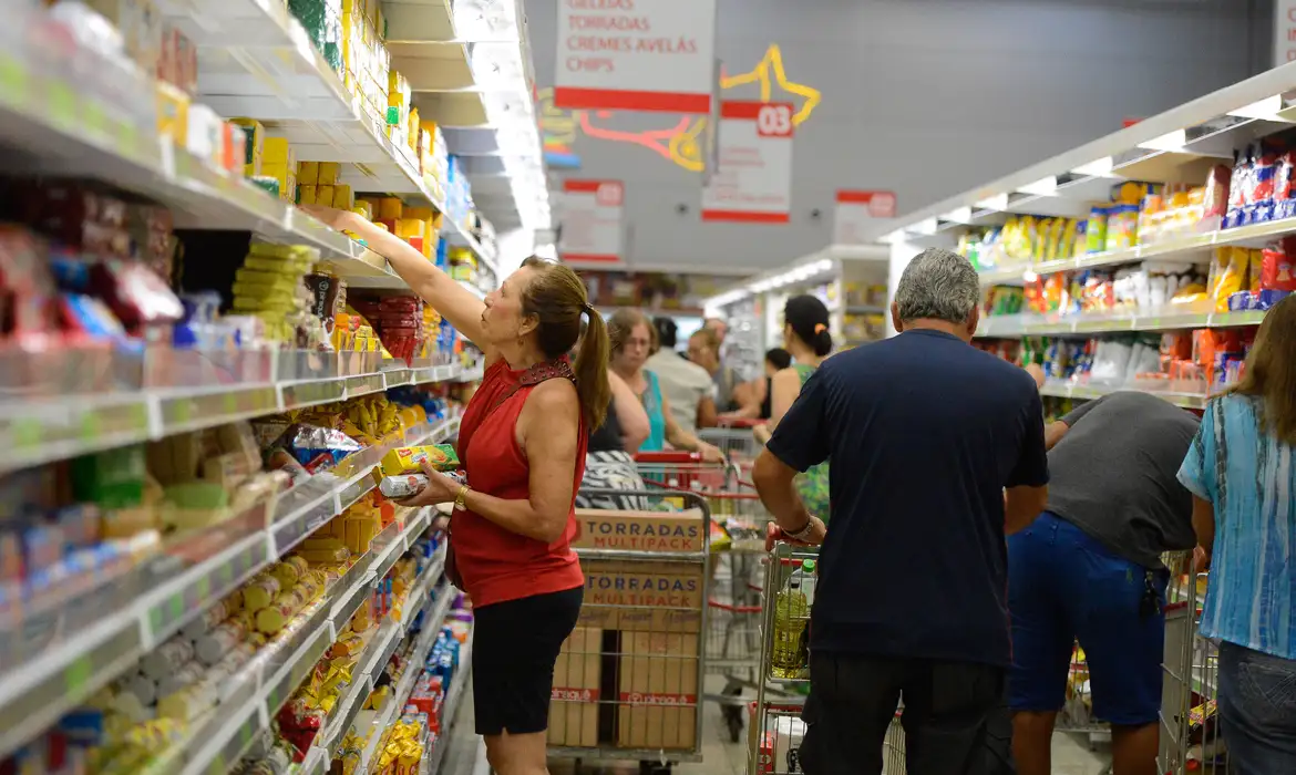 Mercado espera última alta da Selic em 2025: 14,75% ao ano