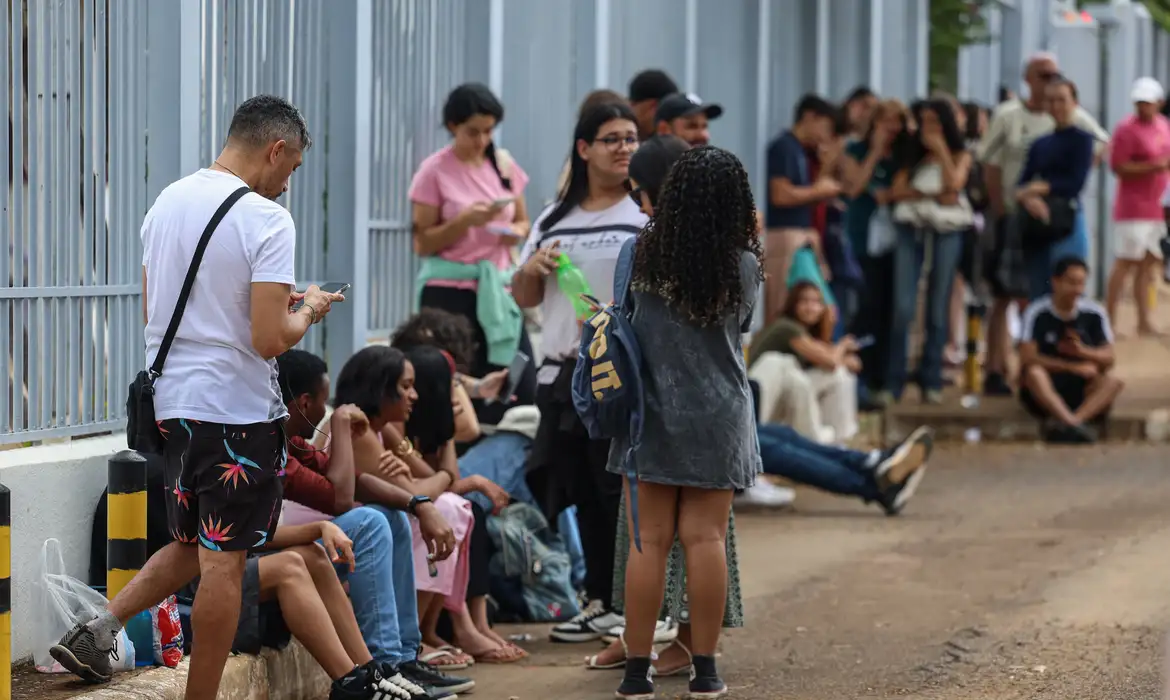 Enem tem mais de 4,8 milhões de candidatos inscritos, 464 mil são de MG