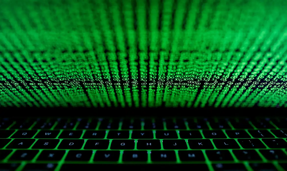 Funcionário que deu acesso a hackers executarem fraude é preso