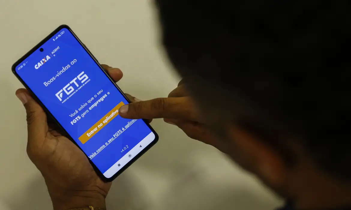 FGTS distribuirá quase R$ 13 bi do lucro de 2024