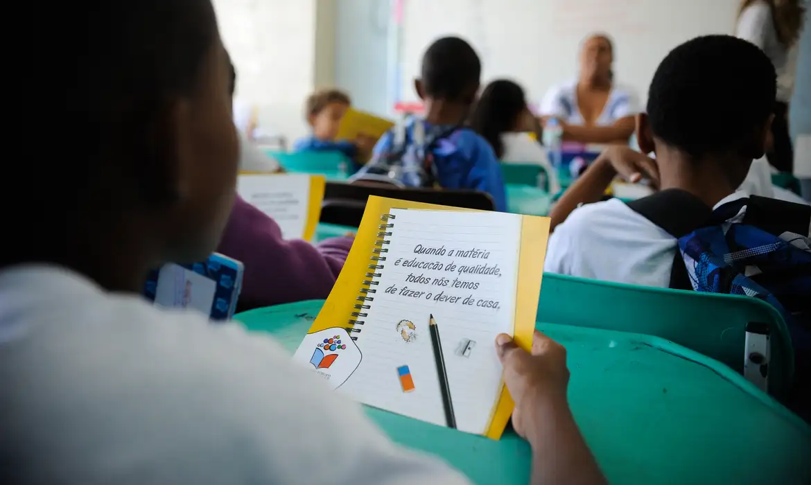 Prazo para se inscrever no concurso da rede estadual de educação em MG termina hoje (21)