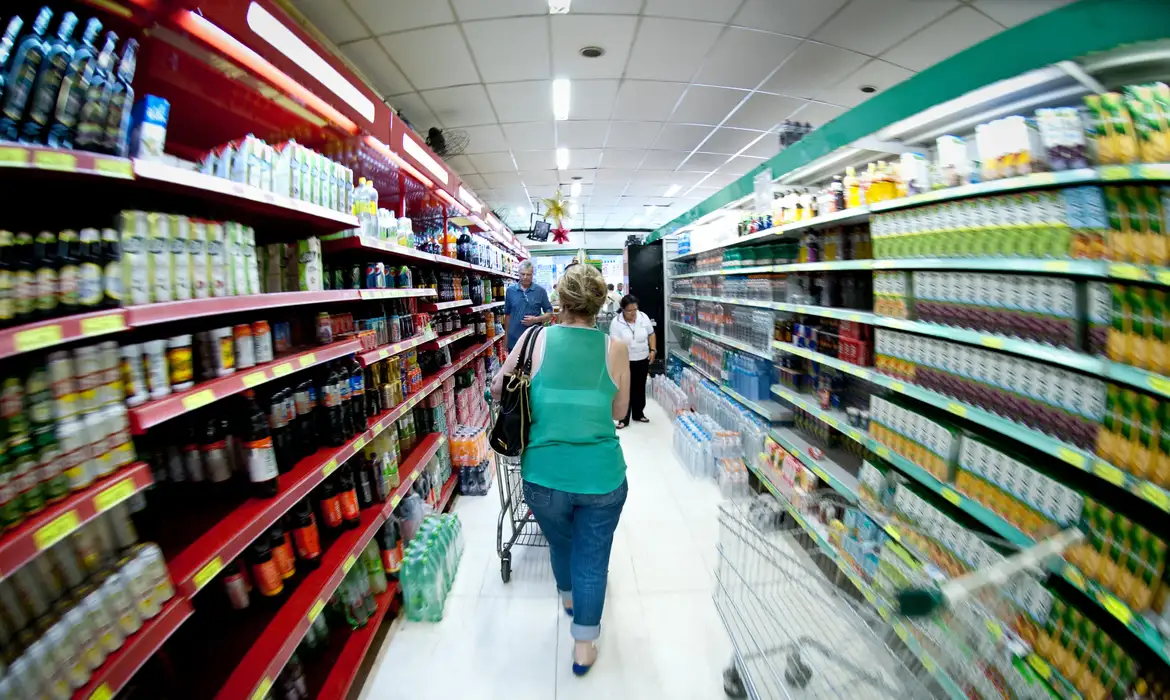 Preço da cesta básica cai em BH e em outras 14 capitais em julho