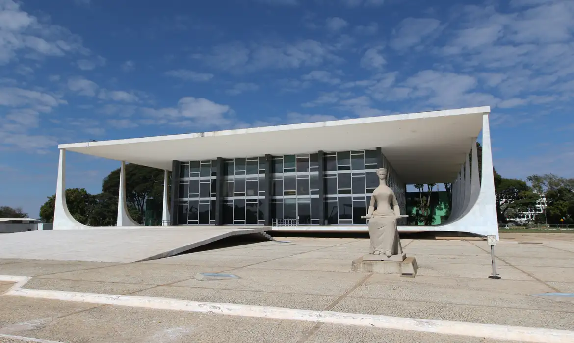 STF retoma sessões após recesso e fará defesa de Moraes