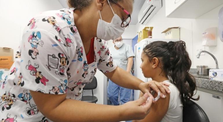 A partir de segunda-feira (1º), BH vai oferecer vacina contra a dengue para público-alvo em todos os centros de saúde