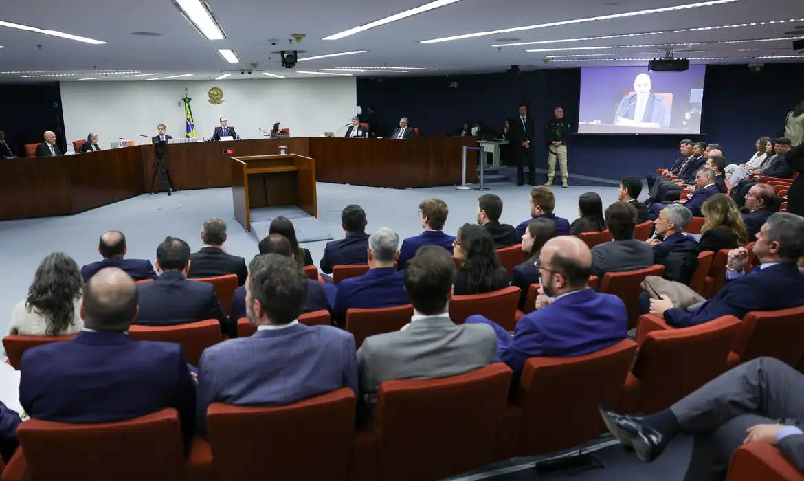 STF retoma hoje julgamento de Bolsonaro e mais sete réus; saiba como foi o 1° dia