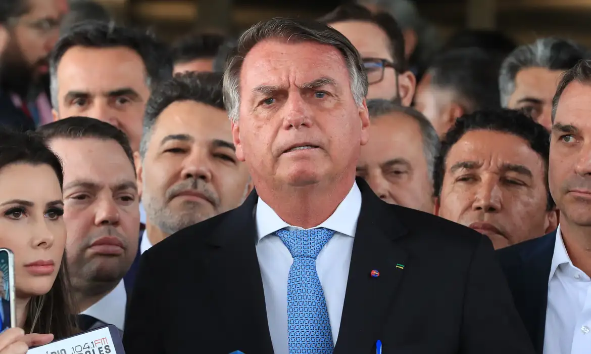 Com voto de Moraes, STF retoma nesta terça julgamento de Bolsonaro