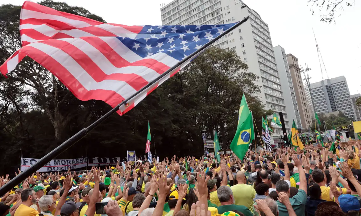 Com Zema, ato pró-Bolsonaro une governadores e parlamentares de direita em SP