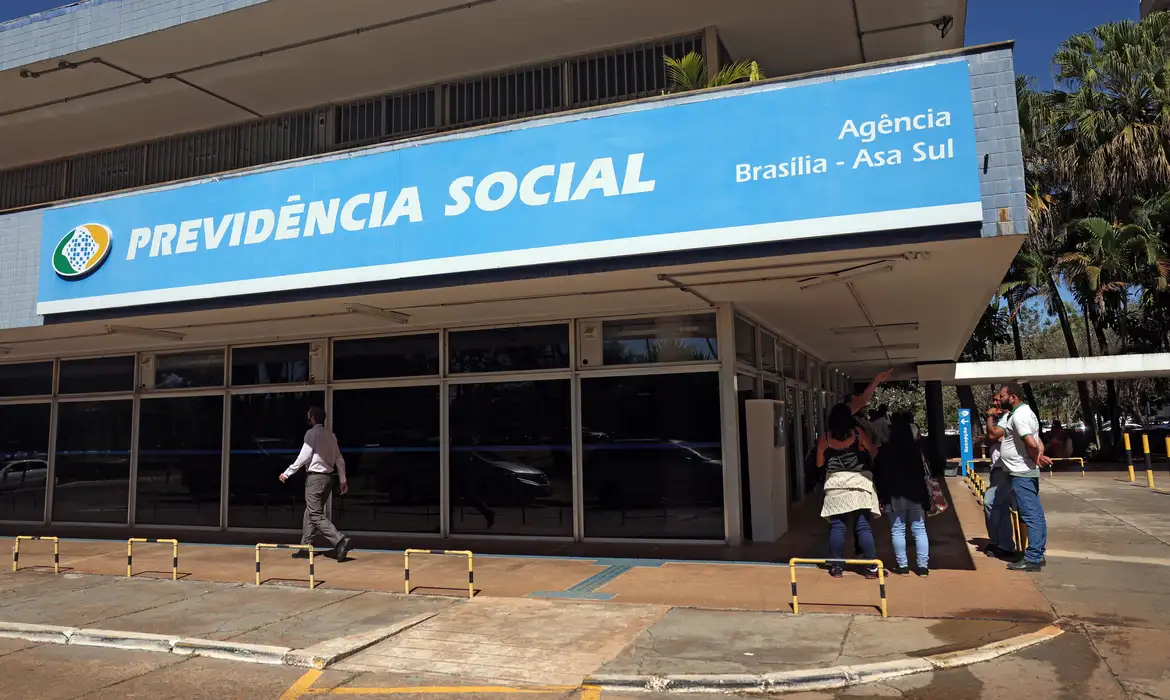 INSS suspende programa de redução de fila por falta de verba