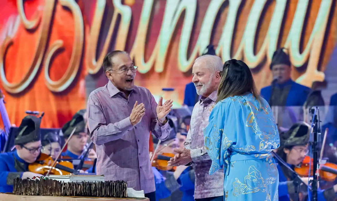 Lula completa 80 anos e se torna o primeiro octogenário no cargo