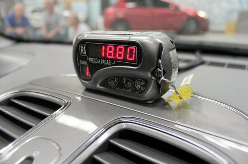 Câmara aprova MP que prevê isenção da taxa de verificação de taxímetros
