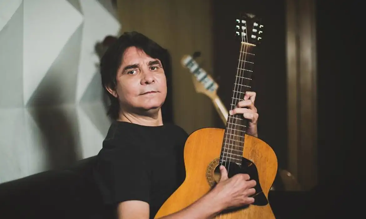 Sem previsão de alta, Lô Borges passa por hemodiálise em hospital de BH