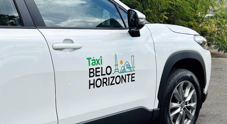 Táxi Lotação com até sete lugares começa a ser testado em BH