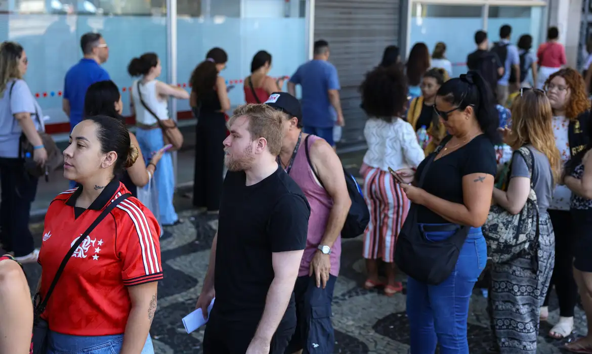 Enem: aplicativo do MEC traz simulados e correção de redações