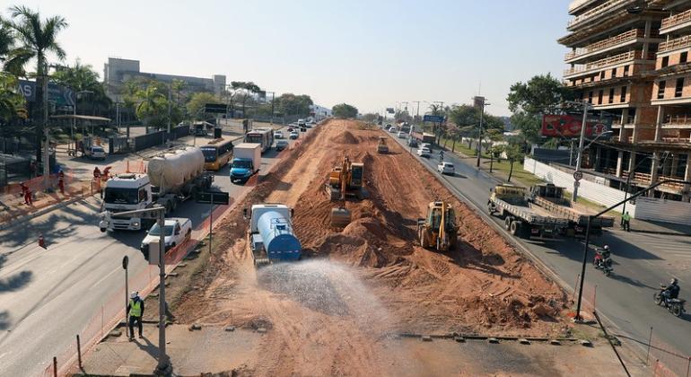 Trânsito será alterado na Cristiano Machado a partir desta quinta-feira (2) para segunda fase de obras de trincheira