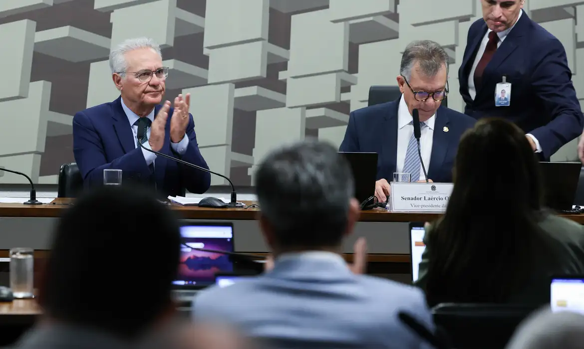 Por unanimidade, Senado aprova isentar IR para quem ganha até RS 5 mil