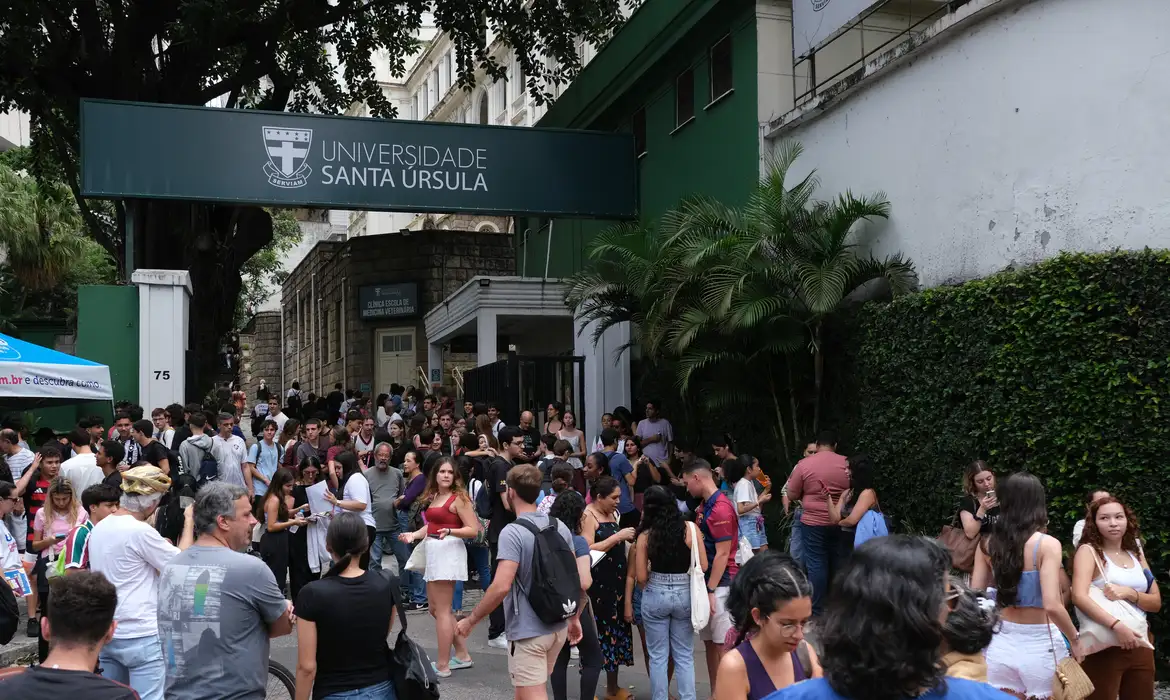 Participantes do Enem podem estudar por aplicativo do MEC para domingo