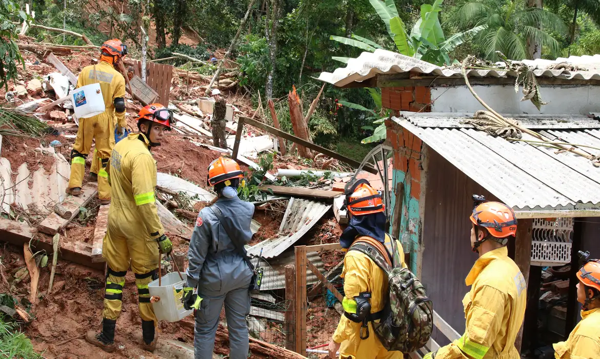 Defesa Civil emite alerta de risco geológico para BH; chuvas persistem