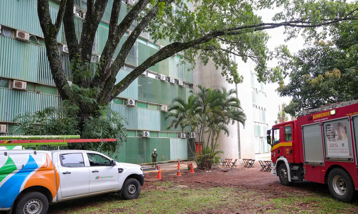 Incêndio em Ministério das Mulheres em Brasília deixa seis feridos